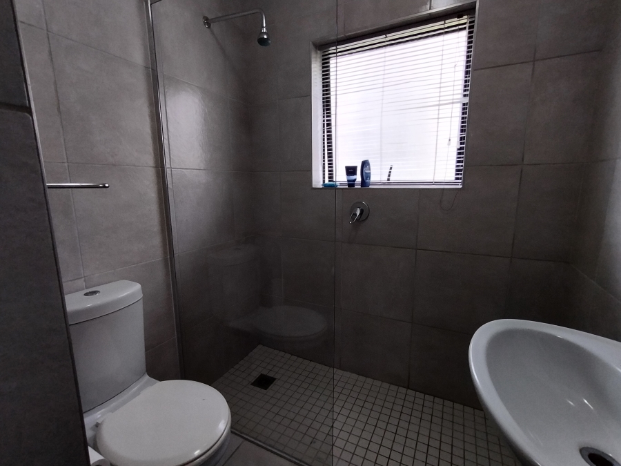 To Let 2 Bedroom Property for Rent in Silver Oaks Western Cape